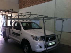 BUMPER TO BUMPER CHEVRON BAKKIE RACK WITH GLASS